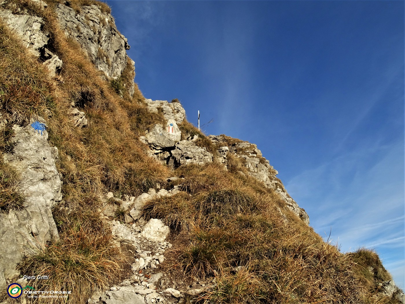 49 Ripido il sentiero con passaggi su roccette dove serve attenzione .JPG